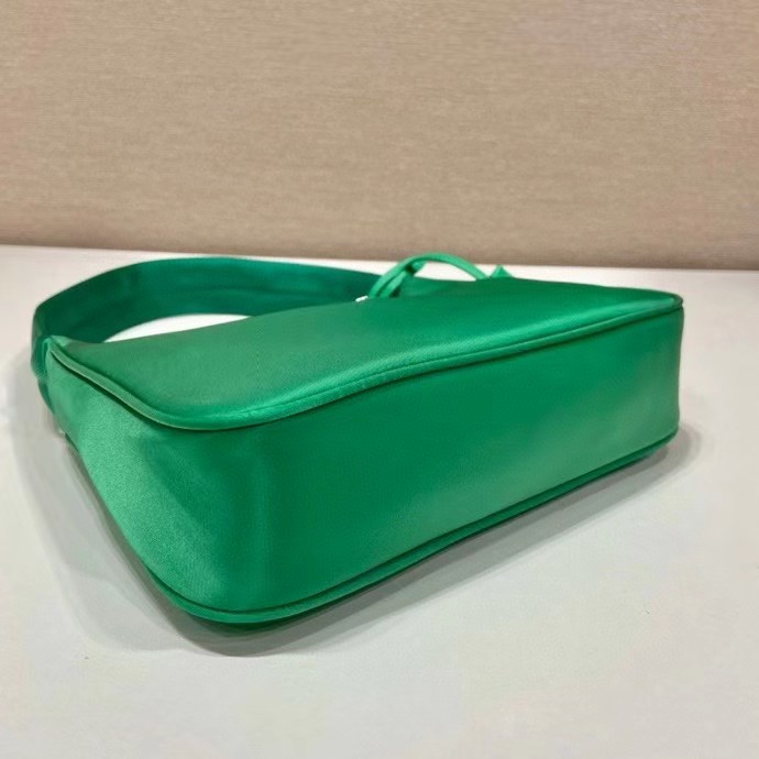 Nylon Hobo 1NE215 23x13x5cm ap (5)