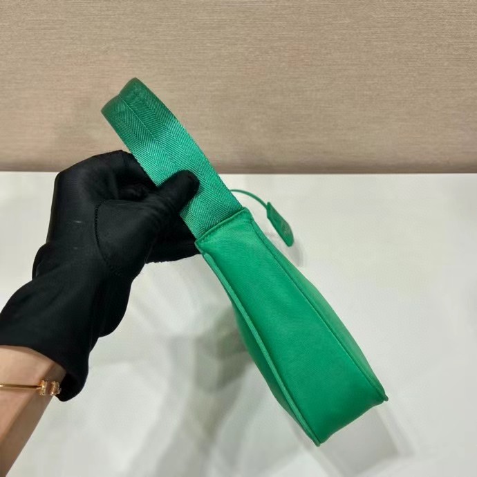 Nylon Hobo 1NE215 23x13x5cm ap (6)