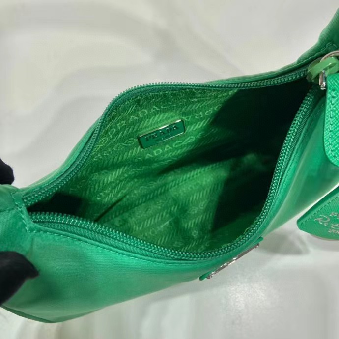 Nylon Hobo 1NE215 23x13x5cm ap (9)