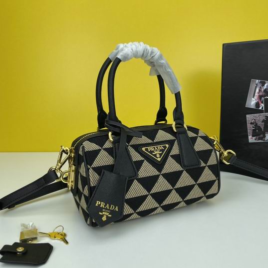 Prada枕头包1BB846 20x14x11cm ww (2)