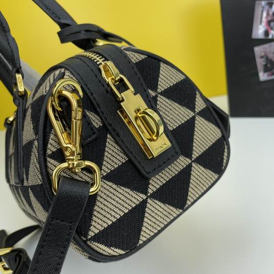 Prada枕头包1BB846 20x14x11cm ww (6)