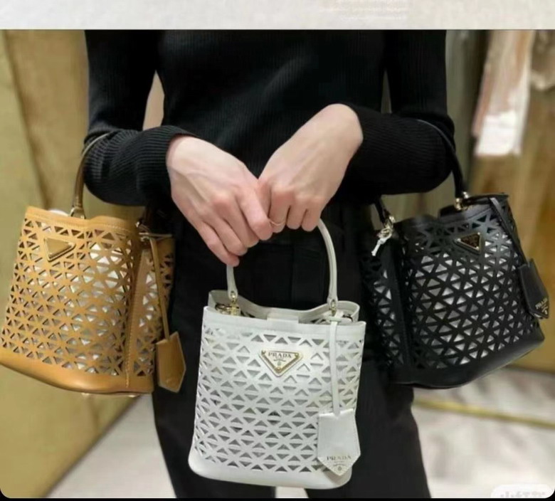 Prada 1BA217 17x18x10 5cm AP_1