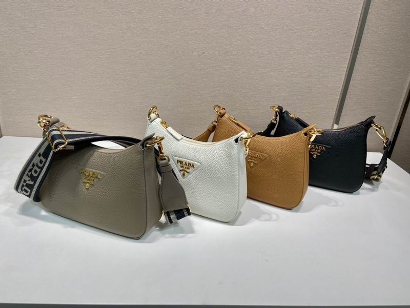 Prada 1BH193 24x18x6cm AP (1)