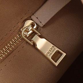 Prada 25x19cm ww (37)