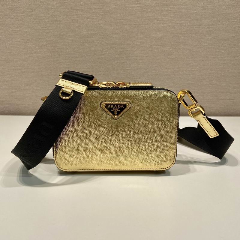 Prada 2VH070金色十字纹19x12.5x5.5cm AP (1)