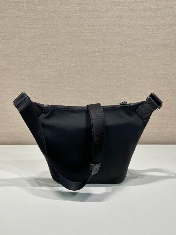 Prada 2VH160 Re-Nylon 16x20x2.5cm AP (2)