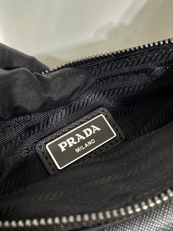 Prada 2VH160 Re-Nylon 16x20x2.5cm AP (8)