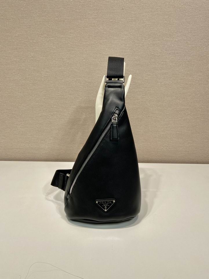 Prada 2VZ098平纹 17x32x6.5cm AP1 (1)