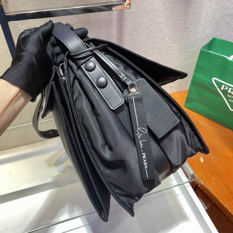 Re-Nylon 1BC208 38x28x19cm ap 11 (6)