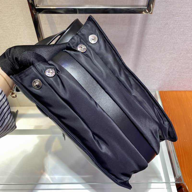 Re-Nylon 1BC318 33x29.5x13cm ap 17 (7)