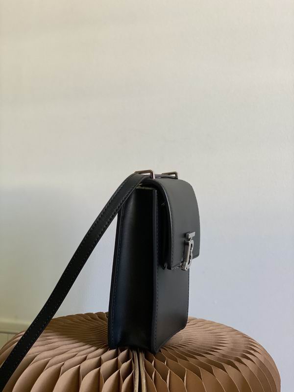 Robin 2211 13.5x4.5x19cm yz 03 (4)