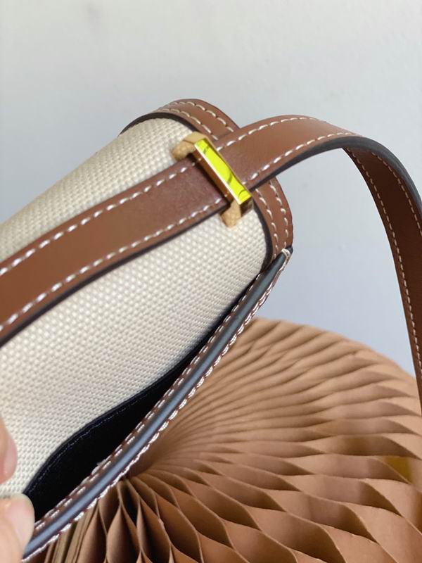 Robin 2211 13.5x4.5x19cm yz 04 (9)