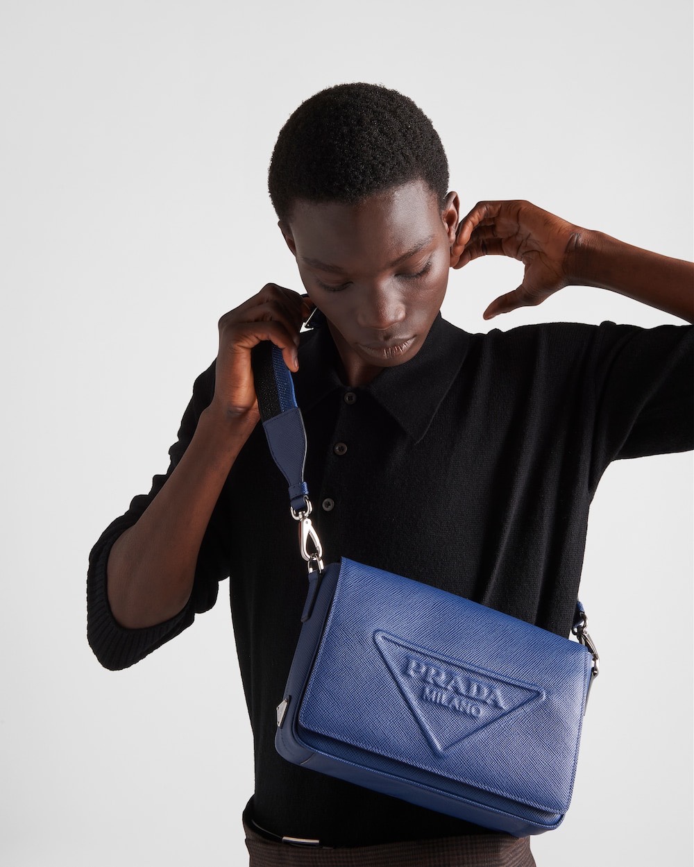 Saffiano 2VD046 26x18x6.5cm ap 06 (1)