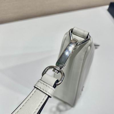 Triangle 1NE039 26x14x5cm ap 05 (26)