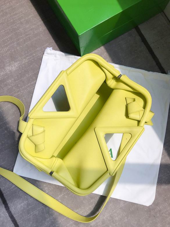 Triangle 652446 35x26x15cm BG (3)