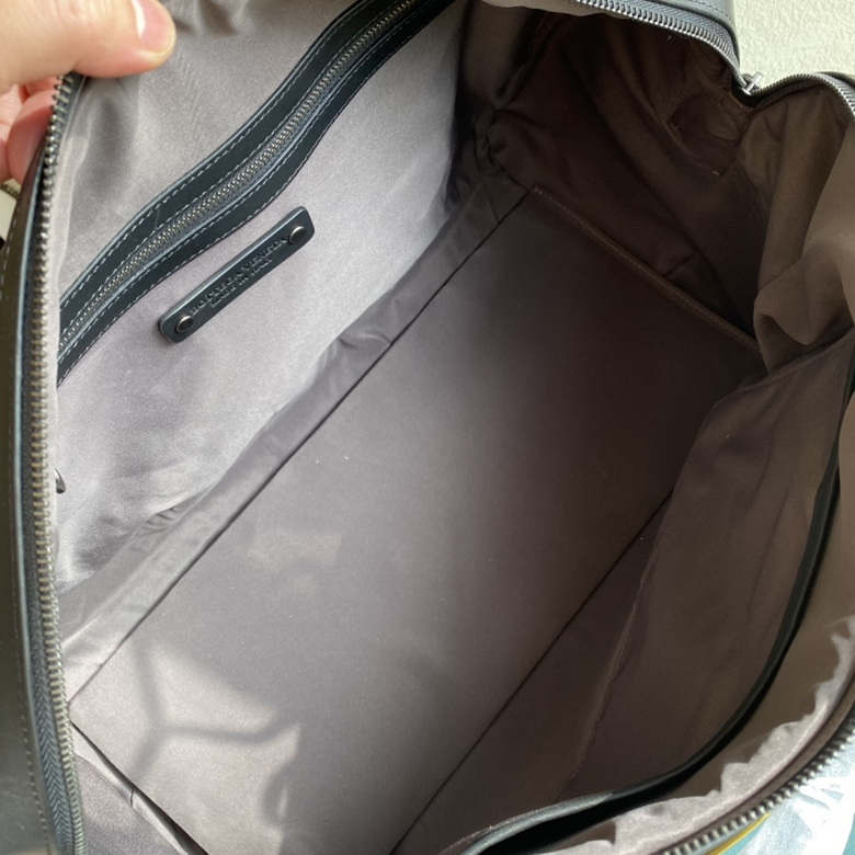 VS688 46X28X24cm WP (8)