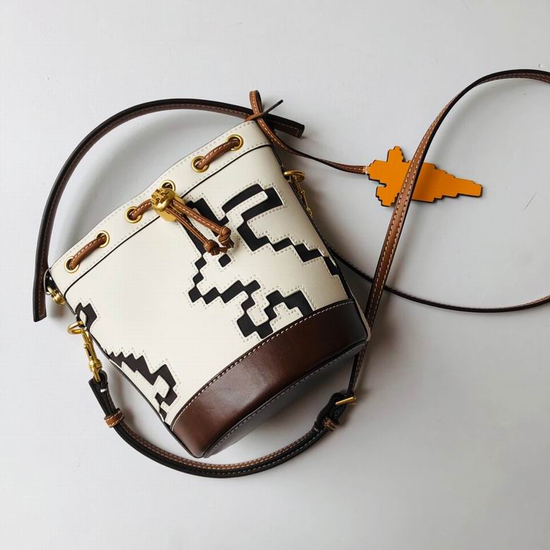 1616 18X14X8.2cm TB 4