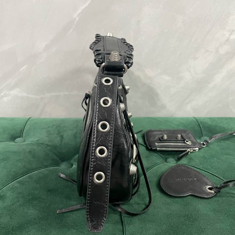 1818M 33X16X8.4cm GY 6