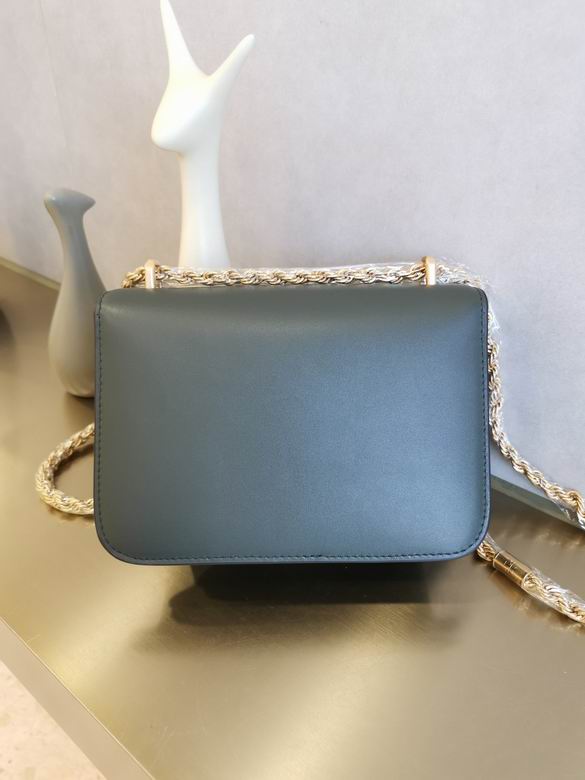 2067 19X13.5X6.5cm TB 1