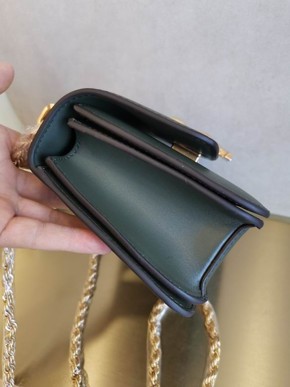 2067 19X13.5X6.5cm TB 3