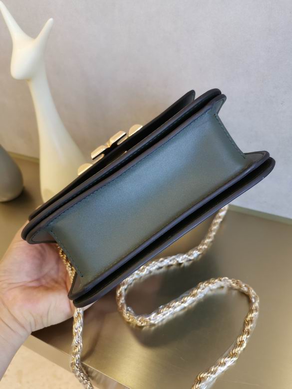 2067 19X13.5X6.5cm TB 4