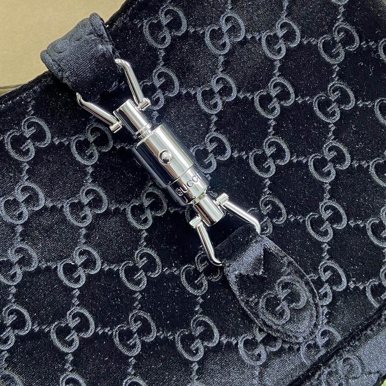 764303 19X22X5cm MP 5