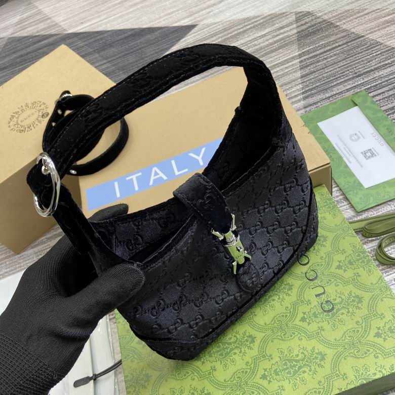 764303 19X22X5cm MP 7