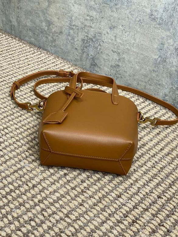 773995 18X17X8cm MT 3