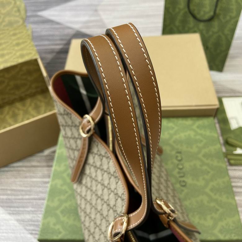 815213 38X25.5X15cm MP 7