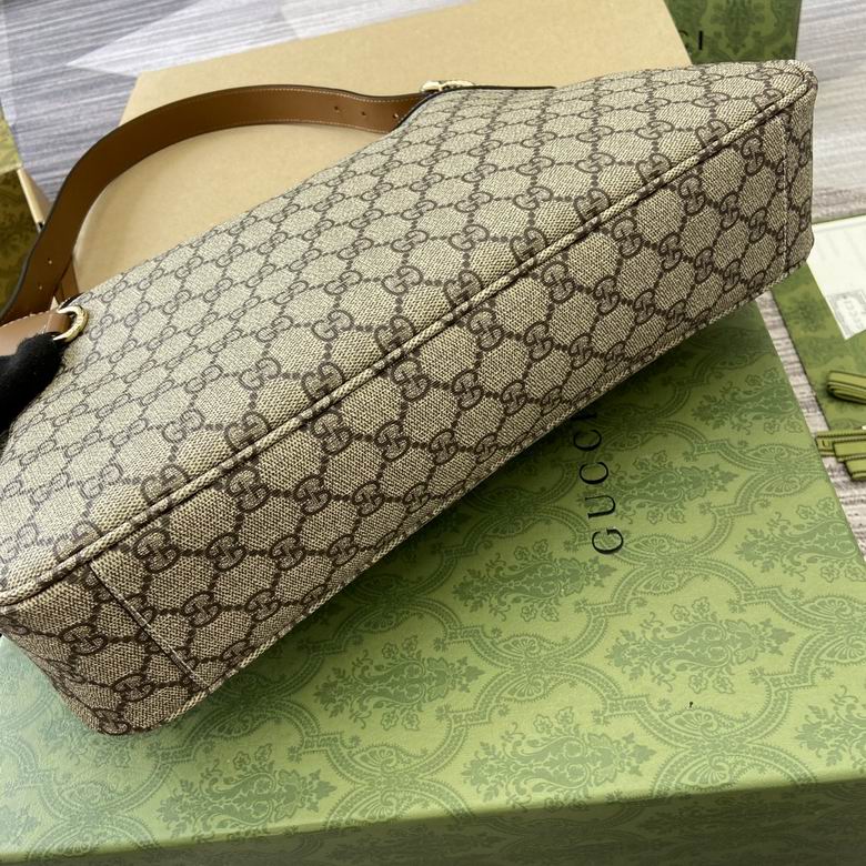 815217 36X23.5X7.5cm MP 7