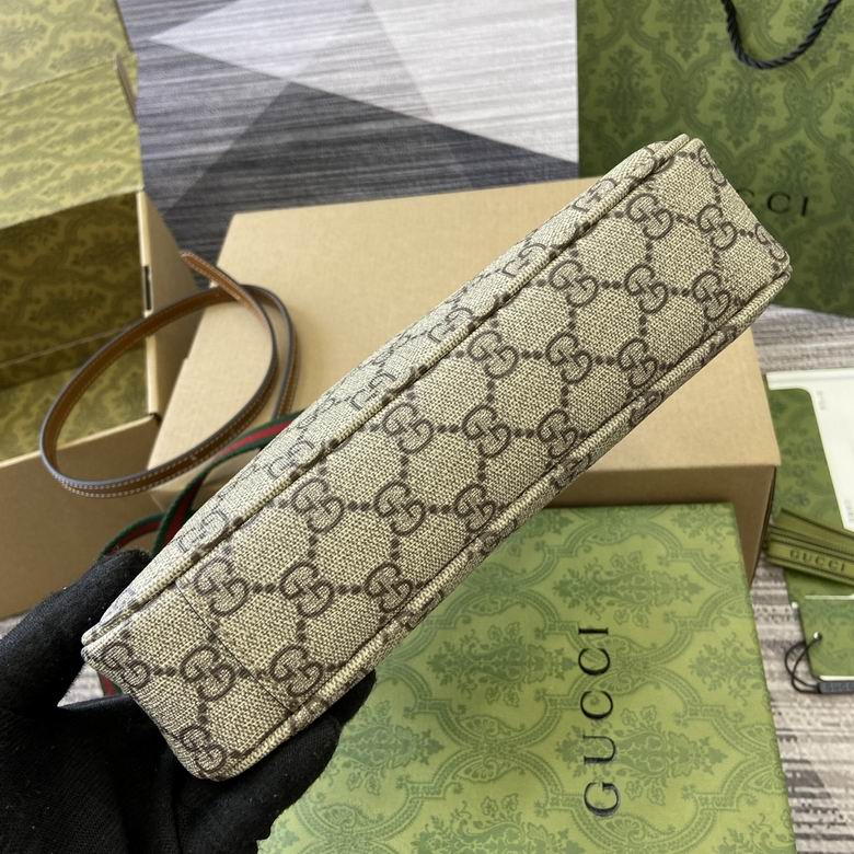 815218 24.5X16X6cm MP 4