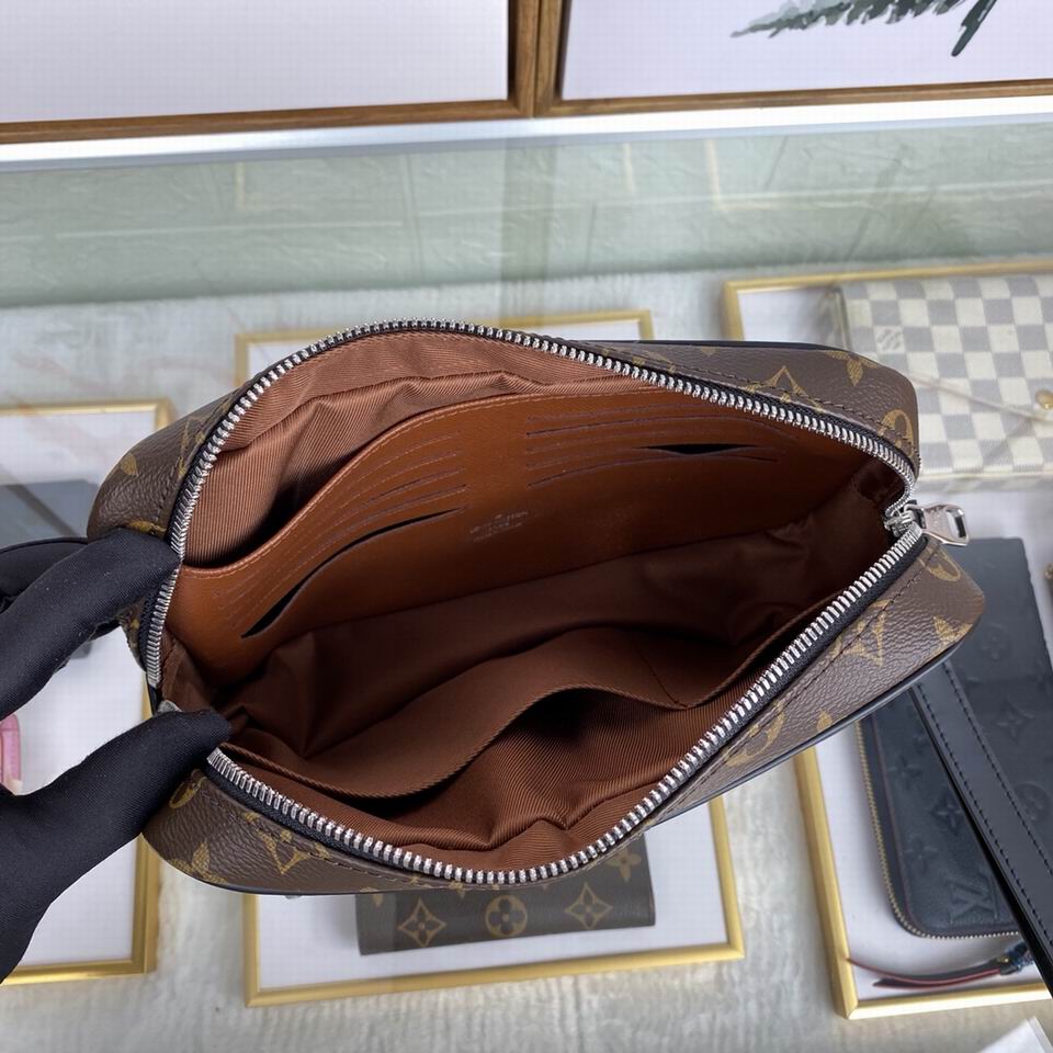 BLM42838 25.0x 15.5x 6.5 (2)