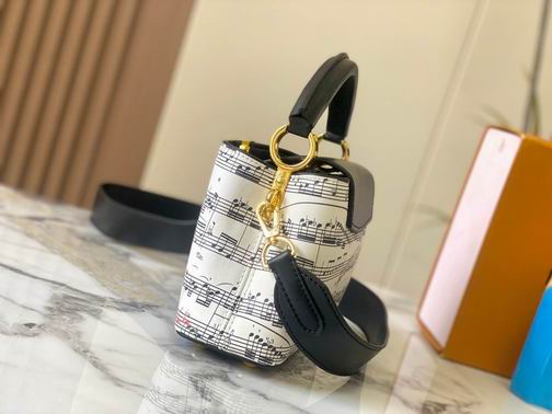 Capucines M20193 21x14x8cm ss (3)