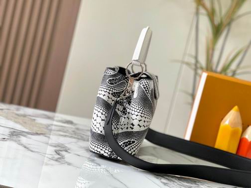 Capucines M21704 27x18x9cm ss (13)