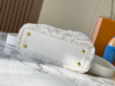 Capucines M22388 27x18x9cm ss (3)