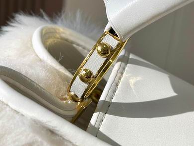 Capucines M22388 27x18x9cm ss (5)