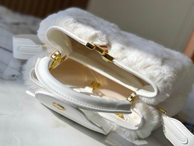 Capucines M22388 27x18x9cm ss (7)