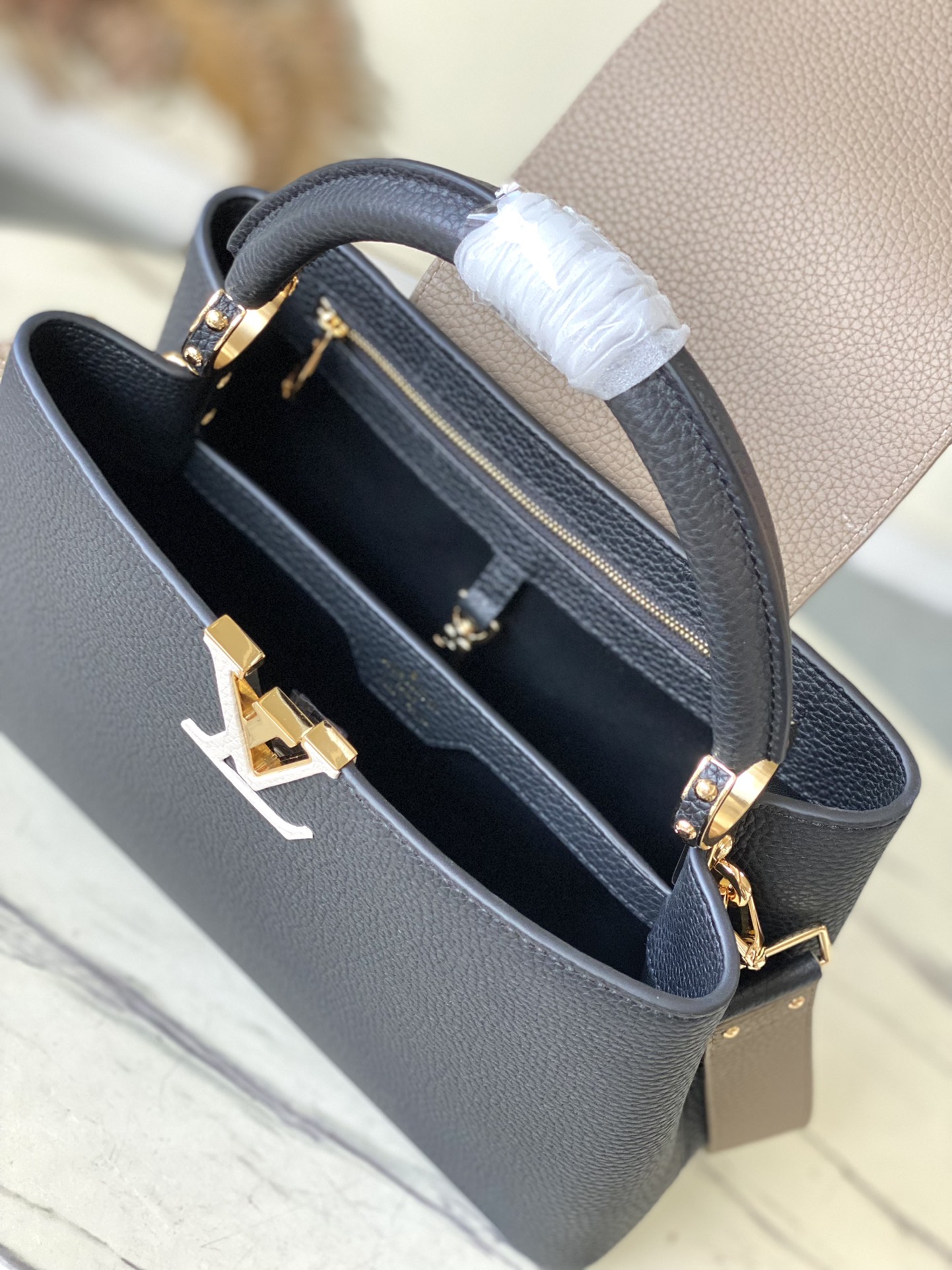 Capucines M22677 31.5x20x11cm gf (20)