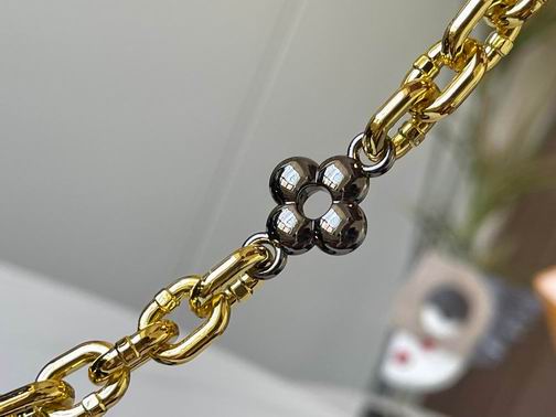 Capucines M59065 26.5x17.5x9cm cs1 (6)