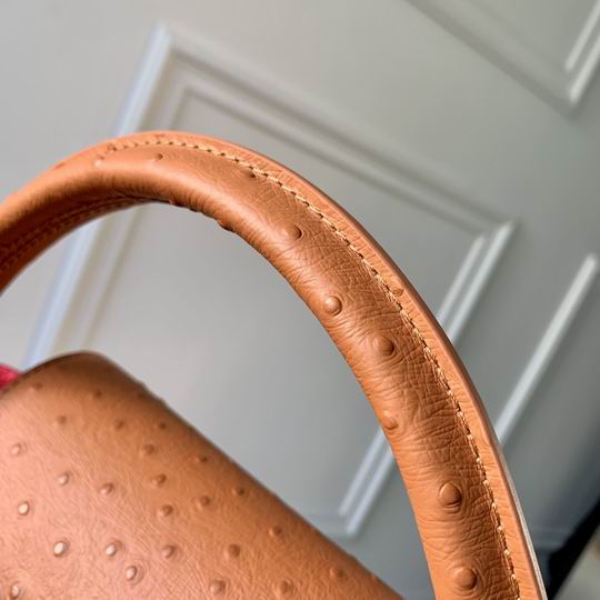 Capucines M81409 21x14x8cm gf (7)