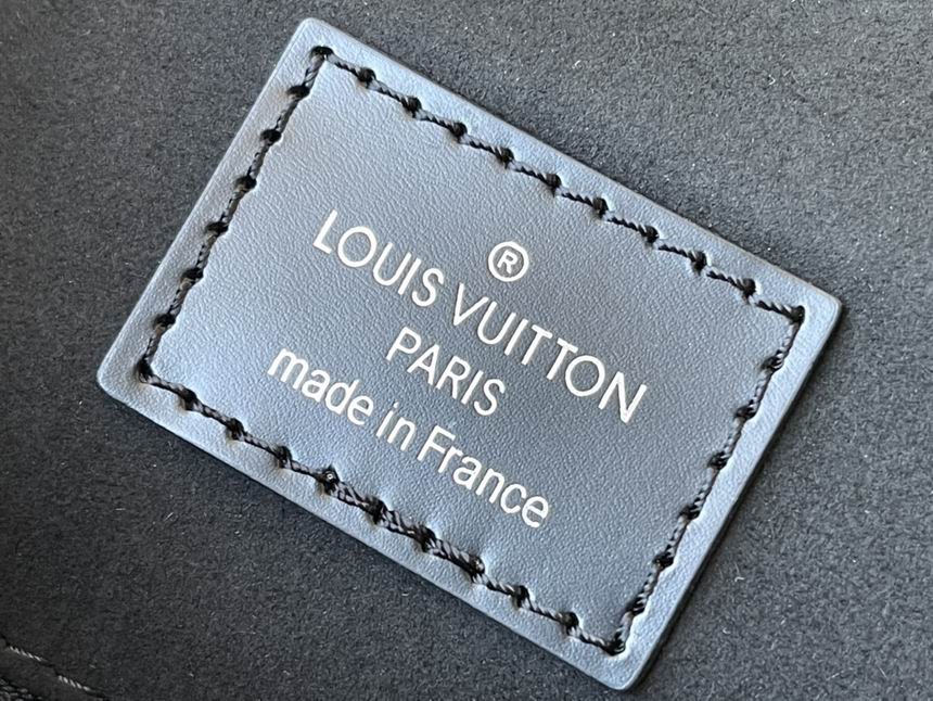 Christopher M41079_26x47x13cm af (7)