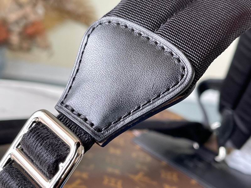 Christopher M43735 38x44x21cm gf (5)