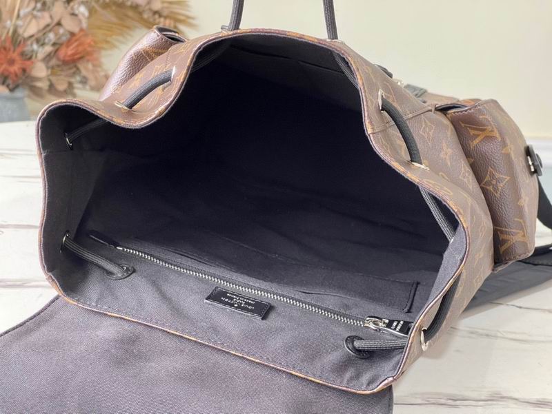 Christopher M43735 38x44x21cm gf (9)