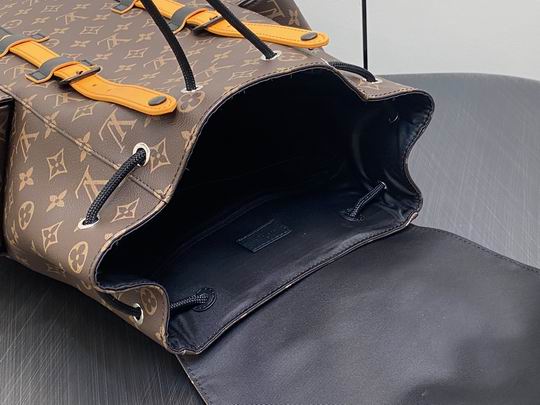 Christopher M46686 38x44x21cm gf (9)