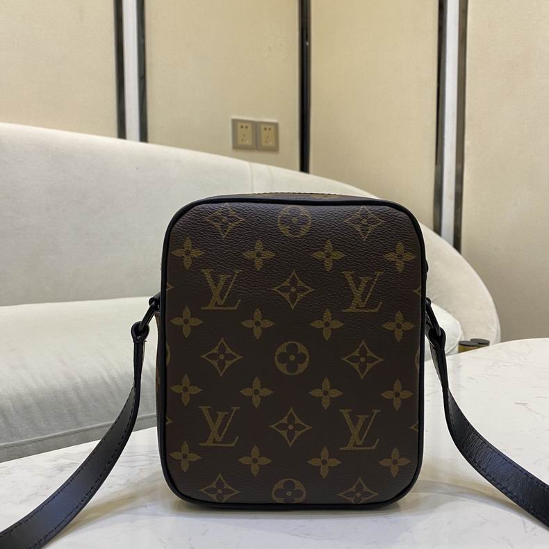 Christopher M69404 15x17x8 cm gf (3)