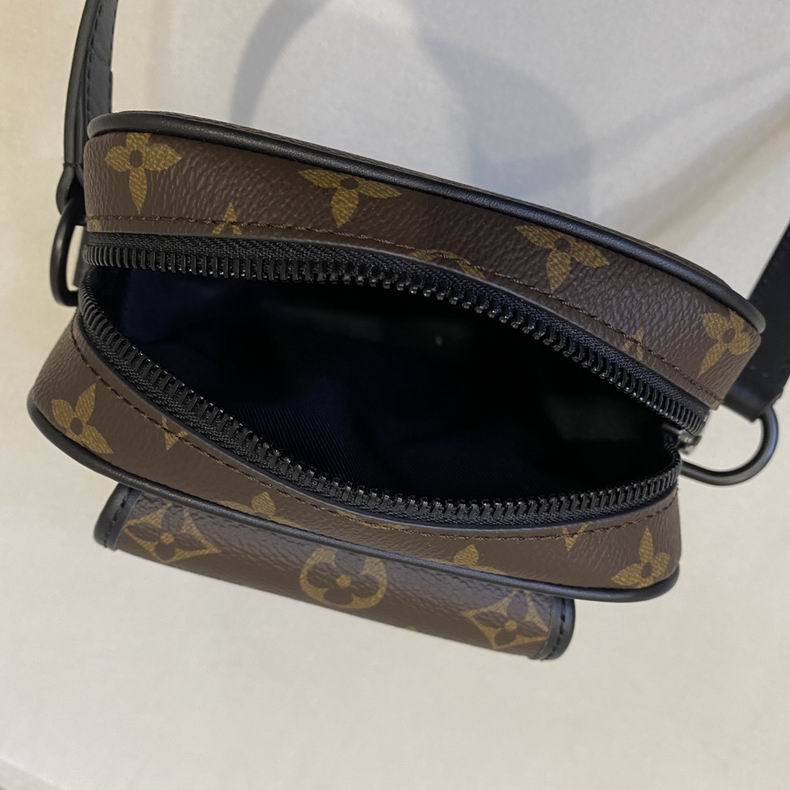 Christopher M69404 15x17x8 cm gf (8)