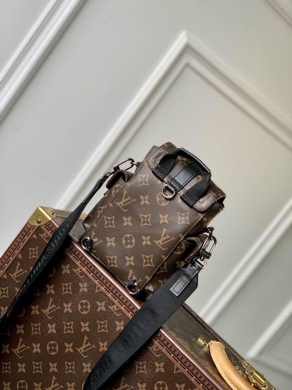 Christopher M82769 14x19x6cm gf (2)