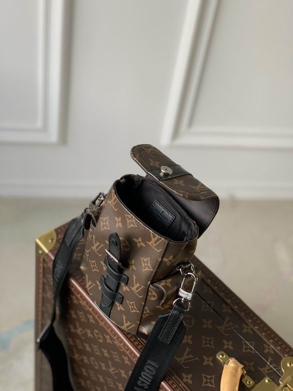 Christopher M82769 14x19x6cm gf (7)