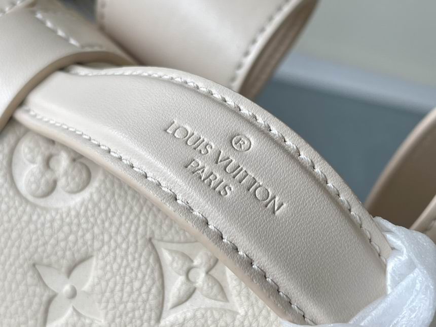 Christoppher M53286 44x49x22 af (13)