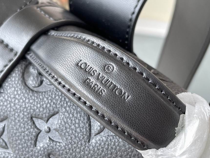 Christoppher M53286 44x49x22 af (7)